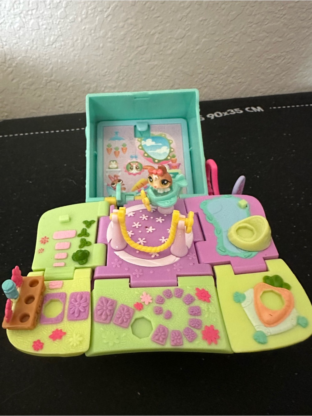 Littlest Pet Shop Teeniest Tiniest Pop Up Playset Bunny Rabbit